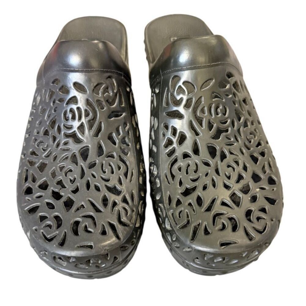 Dansko Pippa Molded Rubber Clogs W/ Laser-Cut Floral Design Sz. 39 US Sz. 8